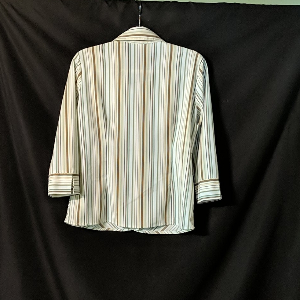 Button down blouse - Picture 2 of 6